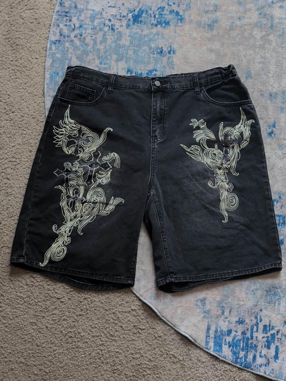 Retro ROMWE Black Denim Shorts with Ivory Ornamental Graphics Men's 2XL Y2K